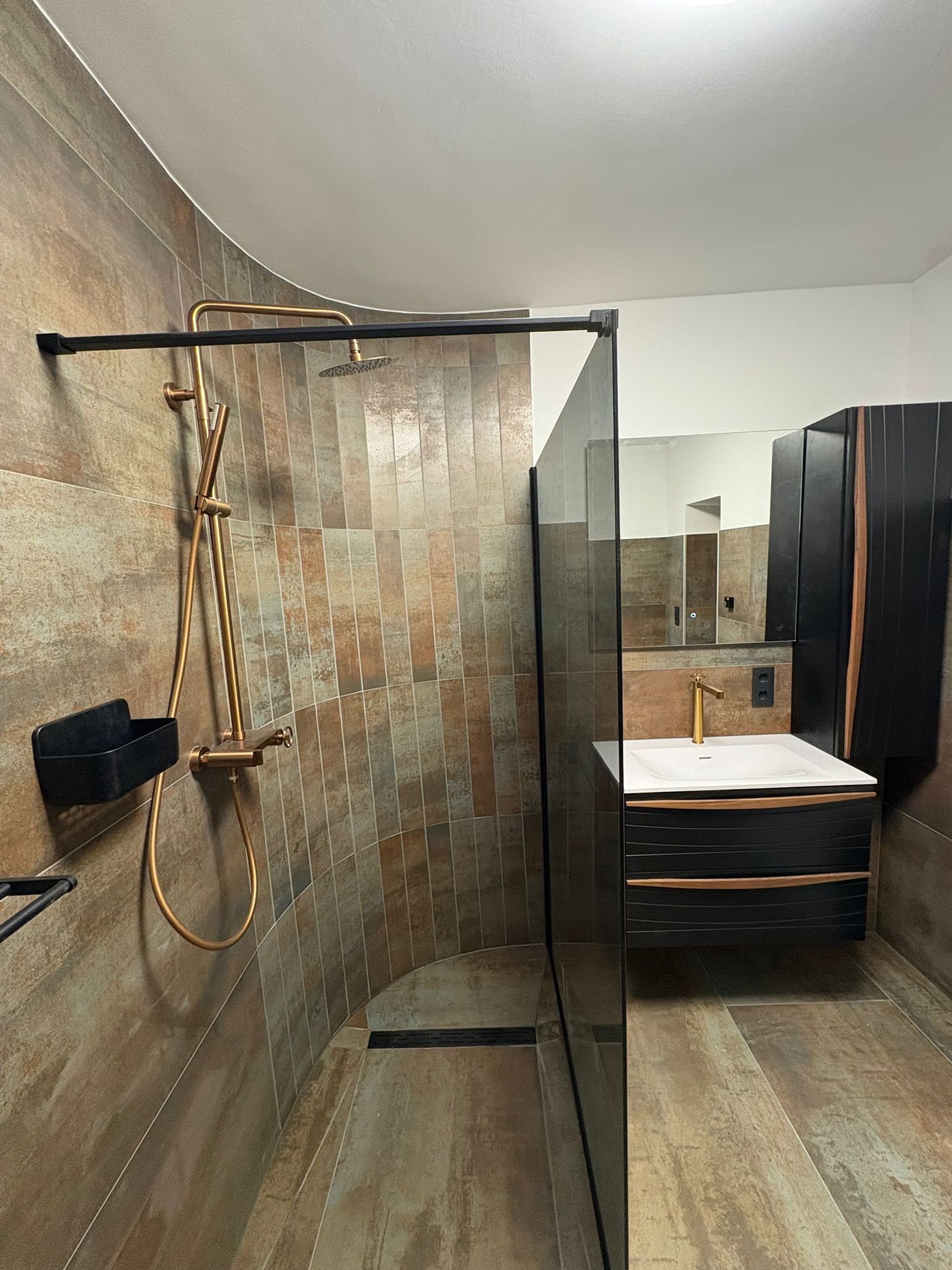 WhatsApp Image 2025-11-19 at 20.30.41 (2)